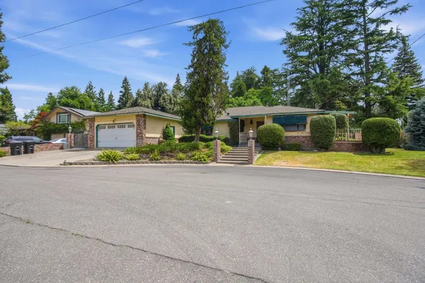 $690,000 | 2411 Pinehurst Drive, Oakdale, CA 95361