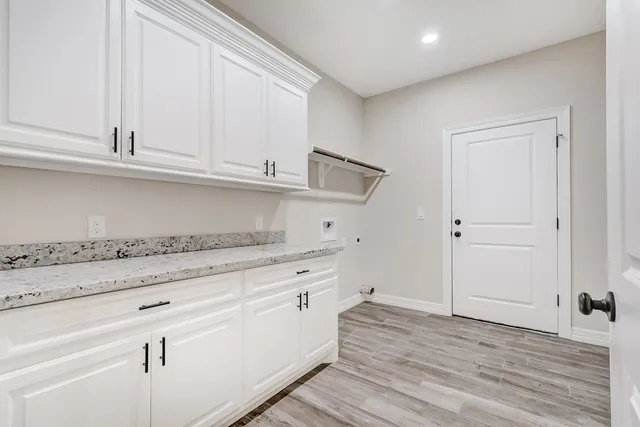 $374,900 | 136 Atlanta Avenue, Nederland, TX 77627