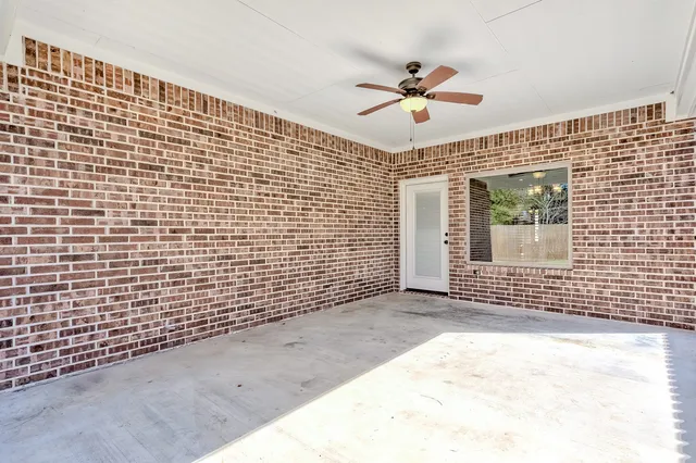 $374,900 | 136 Atlanta Avenue, Nederland, TX 77627