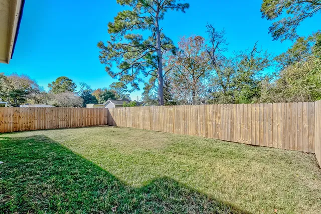 $374,900 | 136 Atlanta Avenue, Nederland, TX 77627