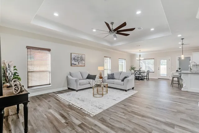 $374,900 | 136 Atlanta Avenue, Nederland, TX 77627