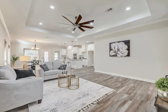 $374,900 | 136 Atlanta Avenue, Nederland, TX 77627