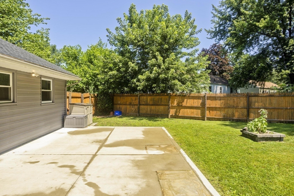 101 Old Farm Road Springfield, MA 01119 - Photo 29 of 33