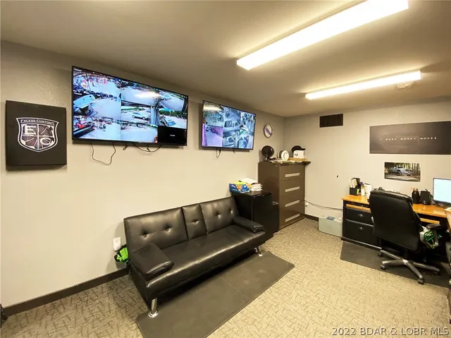 $1,500,000 | 19 Hazelwood Road, Eldon, MO 65026