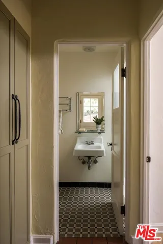 $2,725,000 | 3877 Franklin Avenue, Los Angeles, CA 90027