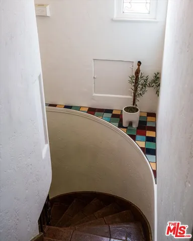 $2,725,000 | 3877 Franklin Avenue, Los Angeles, CA 90027