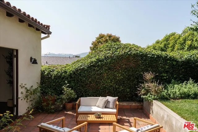 $2,725,000 | 3877 Franklin Avenue, Los Angeles, CA 90027