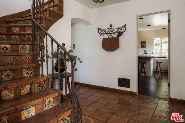 $2,725,000 | 3877 Franklin Avenue, Los Angeles, CA 90027