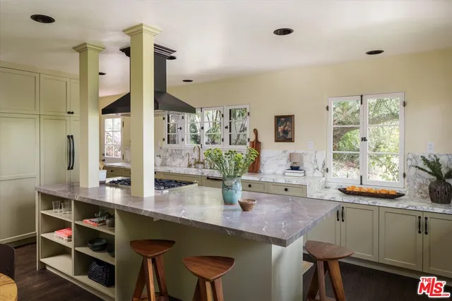 $2,725,000 | 3877 Franklin Avenue, Los Angeles, CA 90027