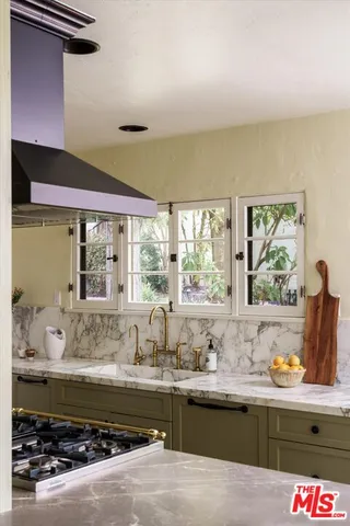 $2,725,000 | 3877 Franklin Avenue, Los Angeles, CA 90027