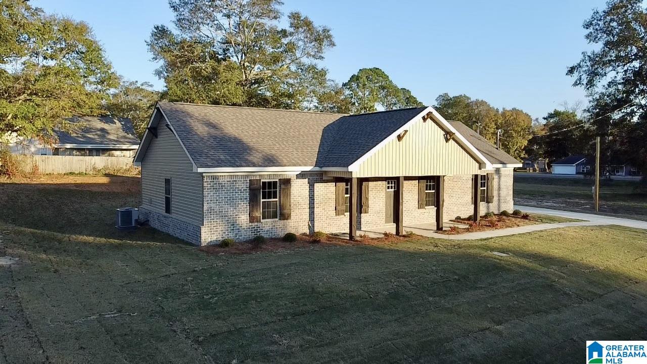408 17th Street Clanton, AL 35045 - Photo 3 of 27