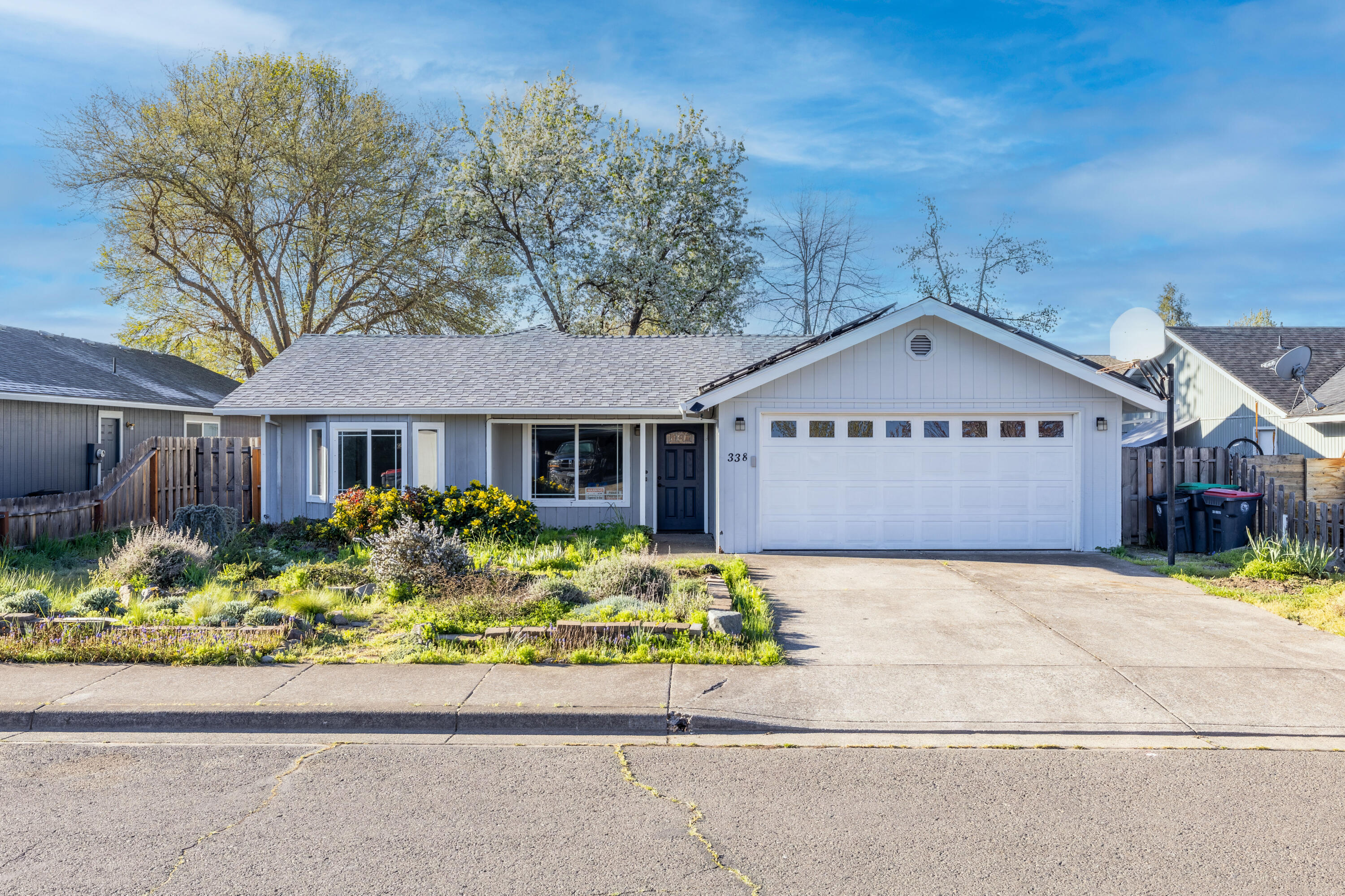338 Joseph Street Central Point, OR 97502 - Photo 1 of 17 338-Joseph-St