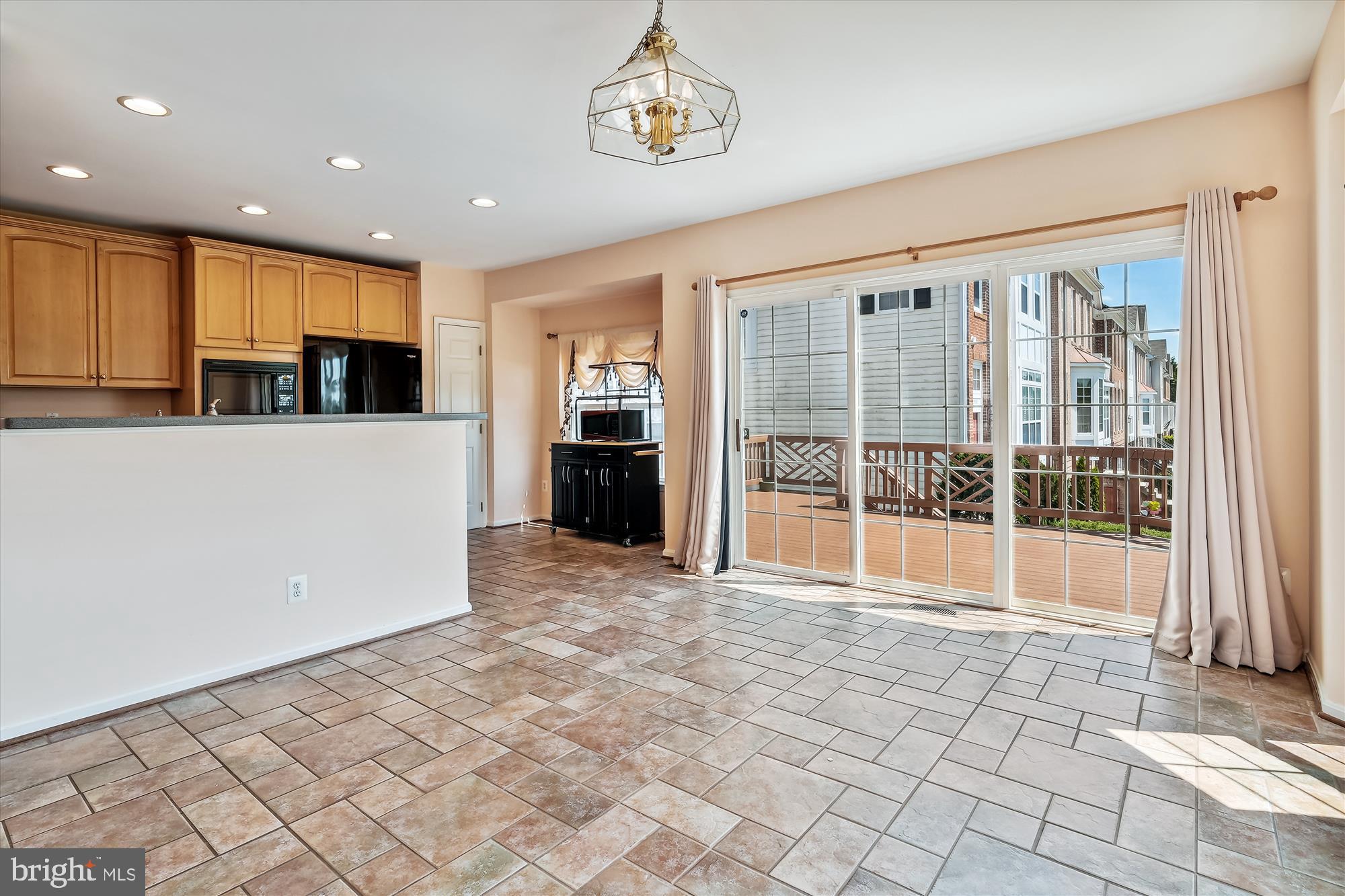 43536 Gabriel Square Chantilly, VA 20152 - Photo 7 of 53 Breakfast Area