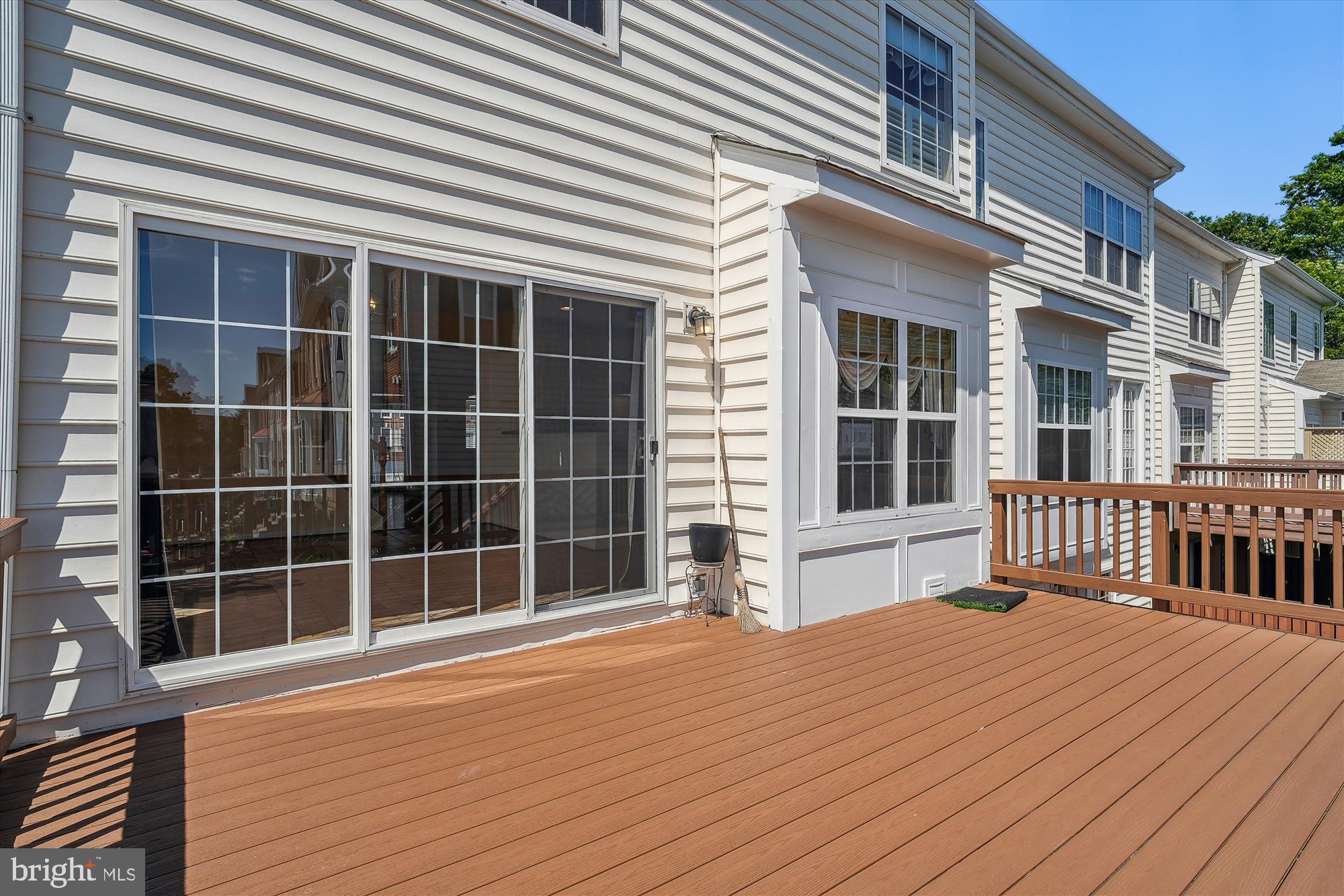 43536 Gabriel Square Chantilly, VA 20152 - Photo 9 of 53 a view of a house with a large window
