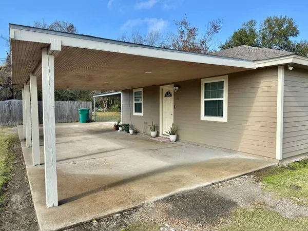 $103,500 | 86 West John Avenue, Orange, TX 77630