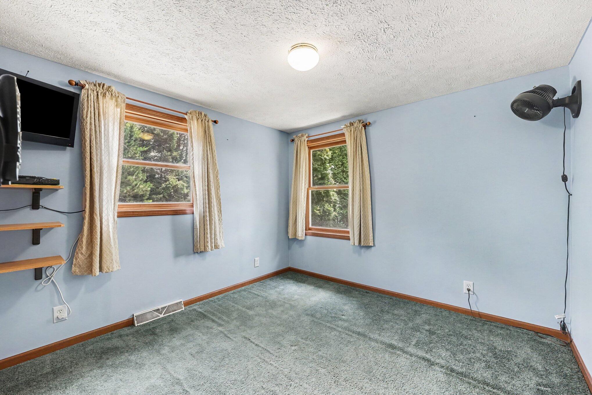 8202 Kennedy Road Munith, MI 49259 - Photo 17 of 39 015_file_6093