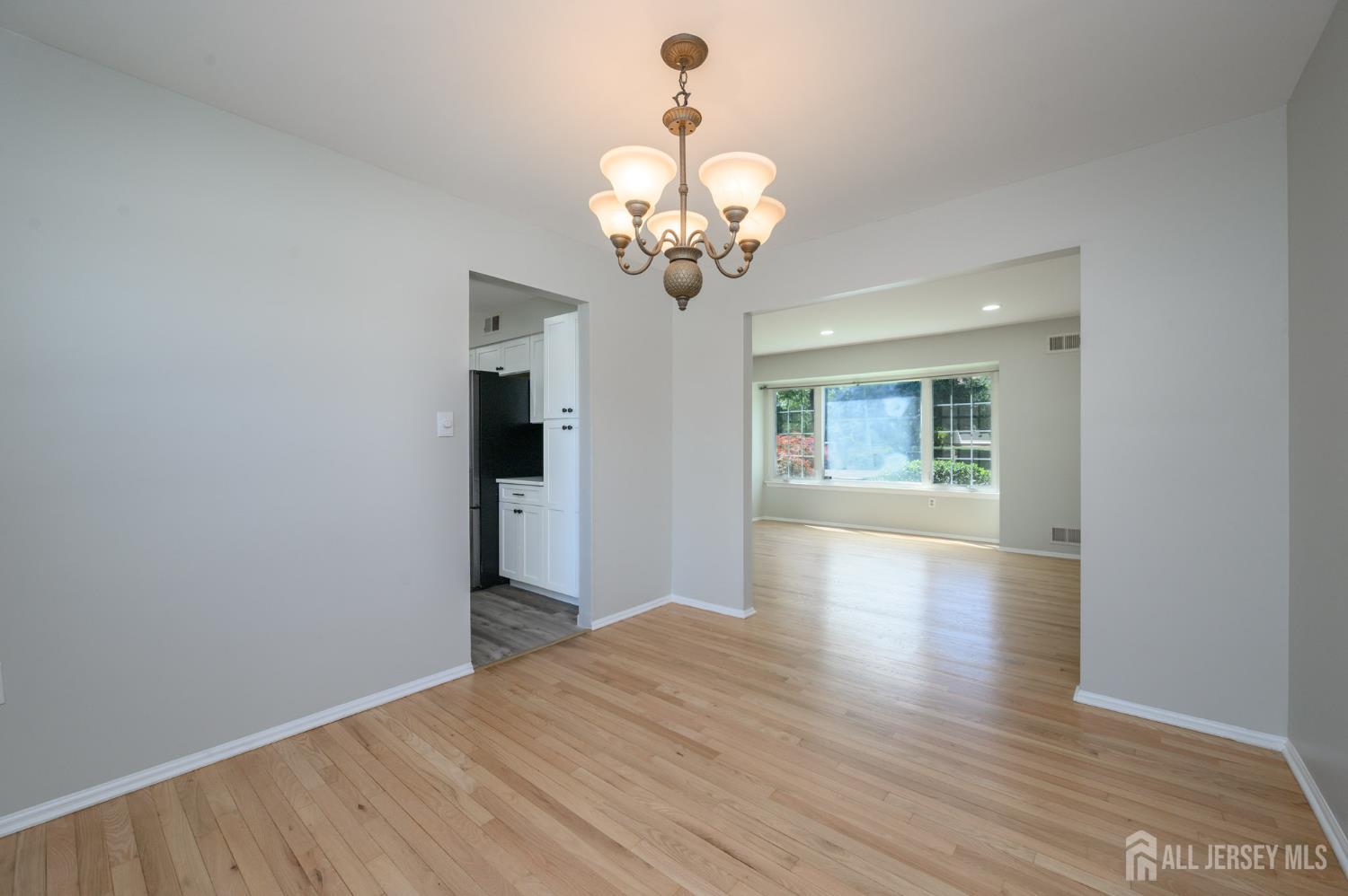 133 Hickory Road Somerset, NJ 08873 - Photo 7 of 45