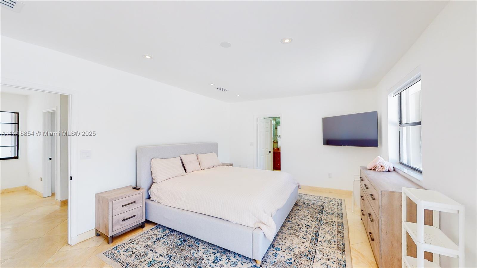 19140 North Bay Road Sunny Isles Beach, FL 33160 - Photo 13 of 17