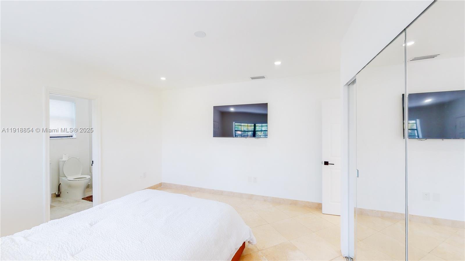 19140 North Bay Road Sunny Isles Beach, FL 33160 - Photo 15 of 17