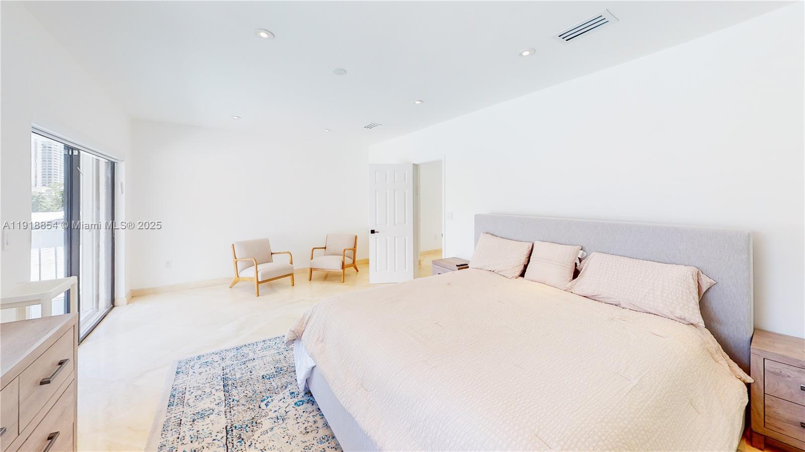 19140 North Bay Road Sunny Isles Beach, FL 33160 - Photo 16 of 17