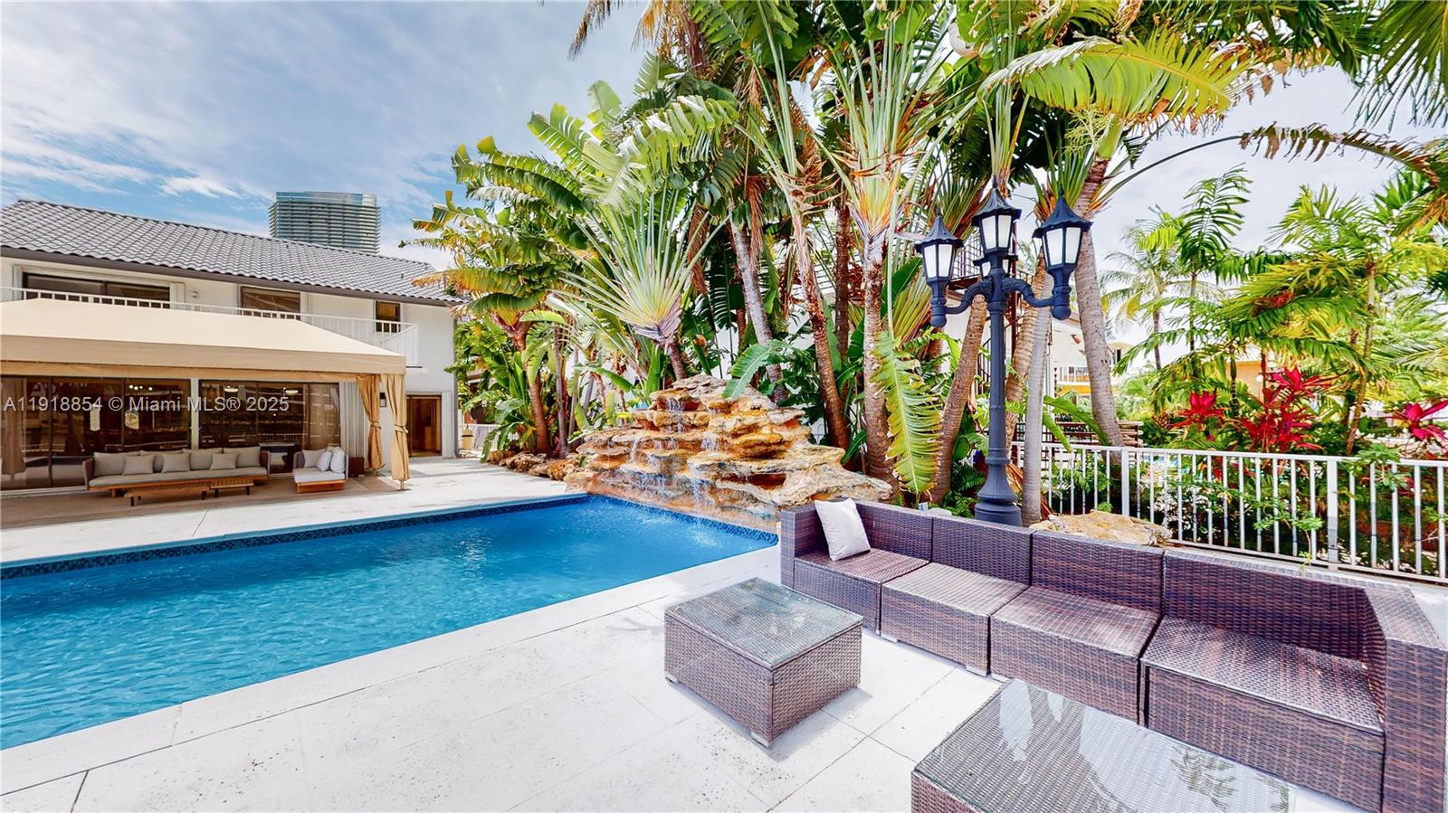 19140 North Bay Road Sunny Isles Beach, FL 33160 - Photo 6 of 17