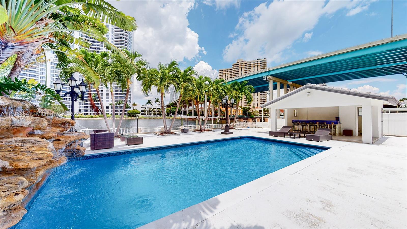 19140 North Bay Road Sunny Isles Beach, FL 33160 - Photo 7 of 17