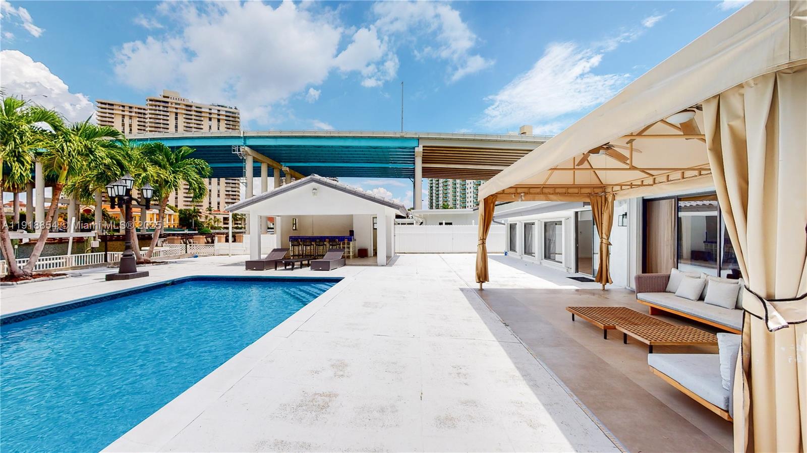 19140 North Bay Road Sunny Isles Beach, FL 33160 - Photo 8 of 17