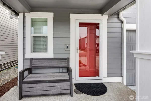 a view of entryway front of house