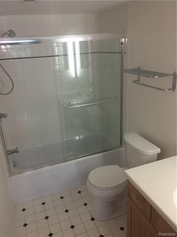 1962 Klingensmith Road, Unit 20B Bloomfield Hills, MI 48302 - Photo 14 of 21