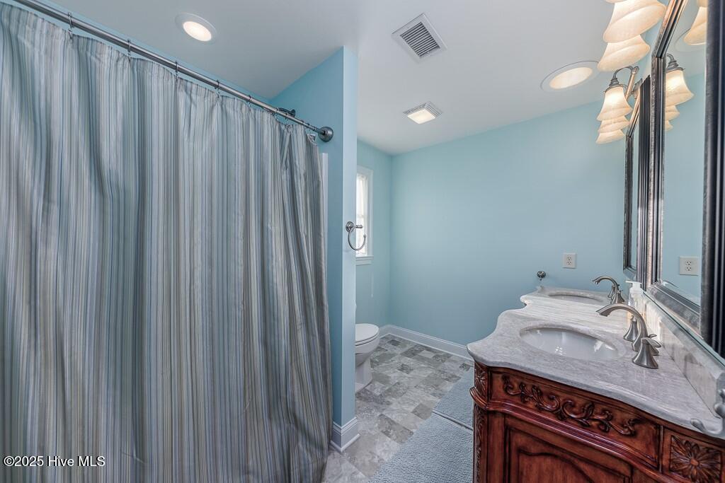 180 Taylor Road Marshallberg, NC 28553 - Photo 17 of 35 Second Level Ensuite