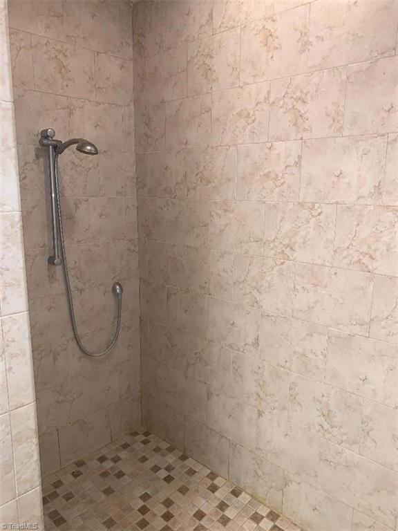 311 Holyoke Road Greensboro, NC 27406 - Photo 9 of 19 Gallery Image 9