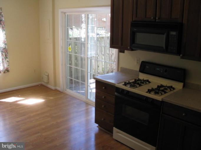2258 Gunsmith Square Reston, VA 20191 - Photo 5 of 11 Breakfast Area