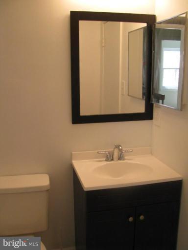 2258 Gunsmith Square Reston, VA 20191 - Photo 8 of 11 Master Bath