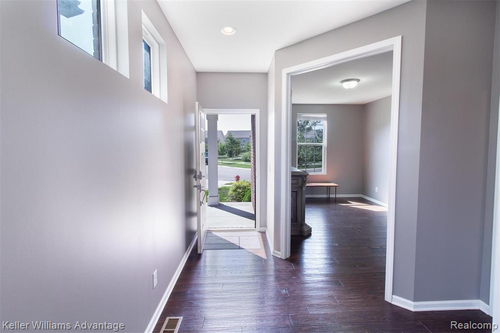 27679 Hartwick Circle Novi, MI 48374 - Photo 7 of 51