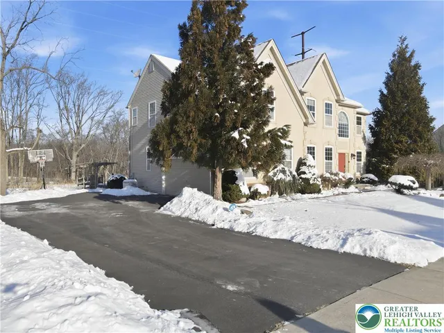 $758,888 | 4985 Curly Horse Drive, Center Valley, PA 18034