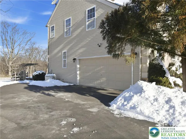 $758,888 | 4985 Curly Horse Drive, Center Valley, PA 18034