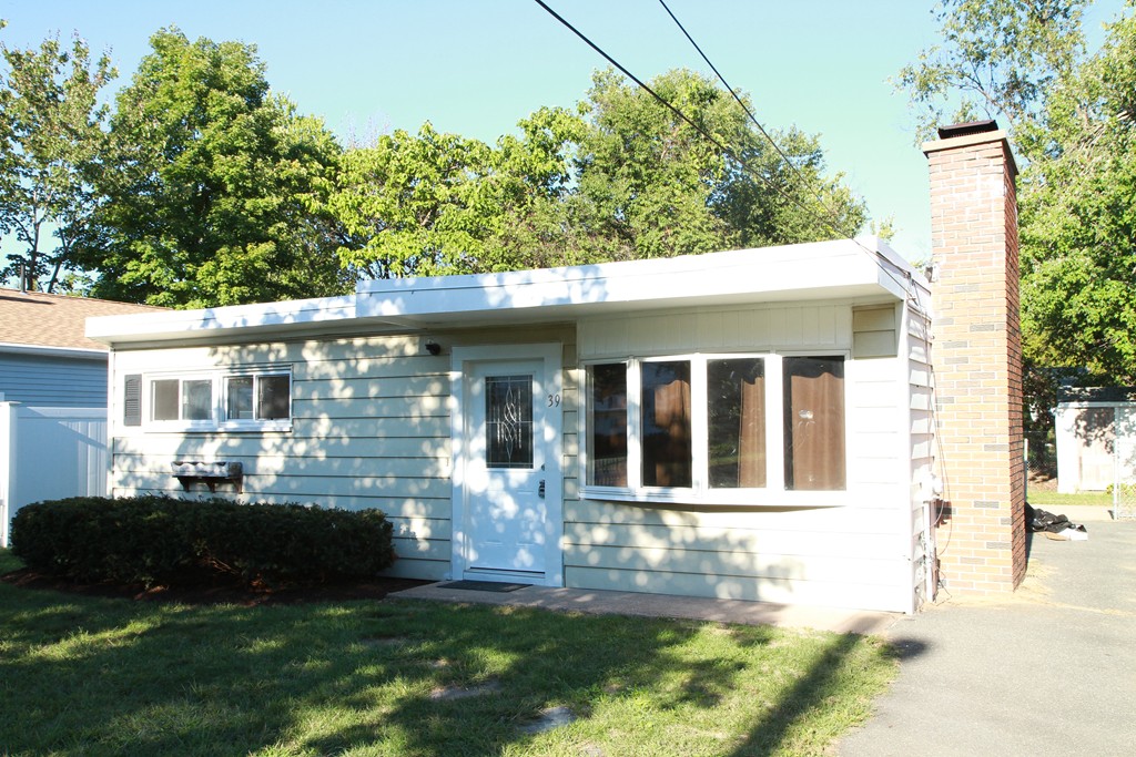 39 Merrill Road Springfield, MA 01119 - Photo 3 of 29