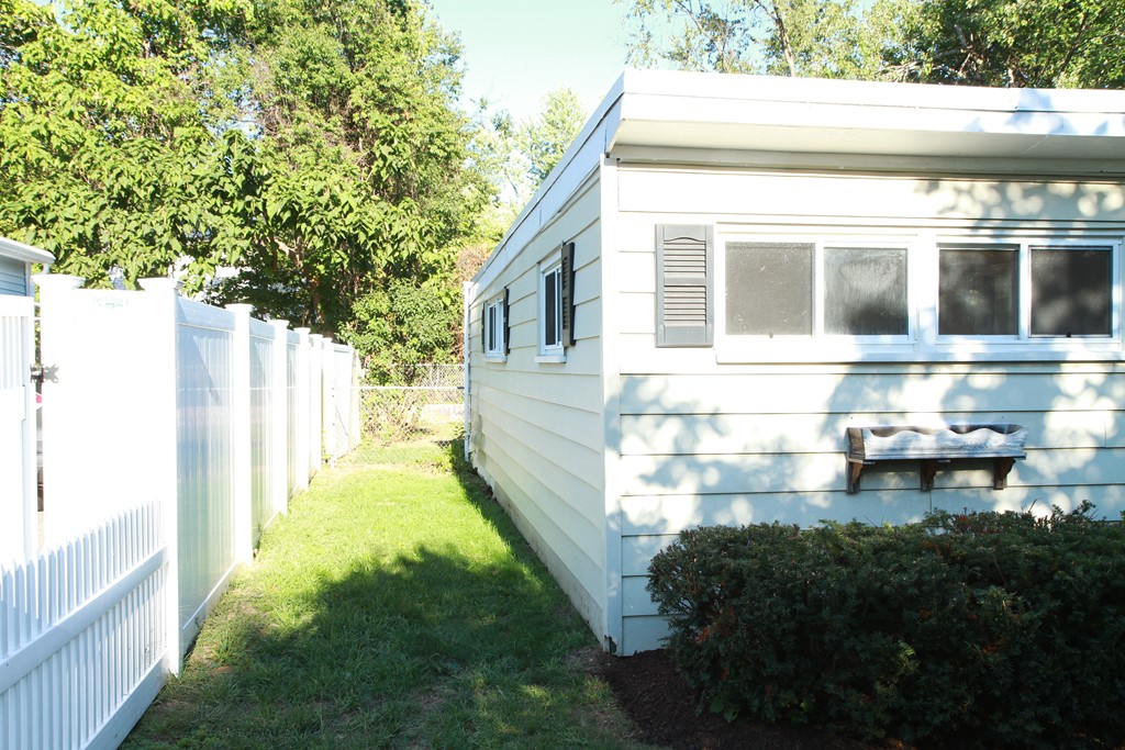 39 Merrill Road Springfield, MA 01119 - Photo 5 of 29