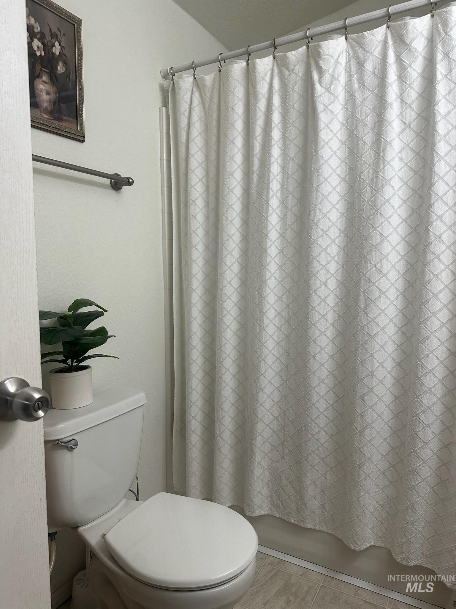 1171 North Sable Lane Boise, ID 83704 - Photo 7 of 19 Bathroom with toilet