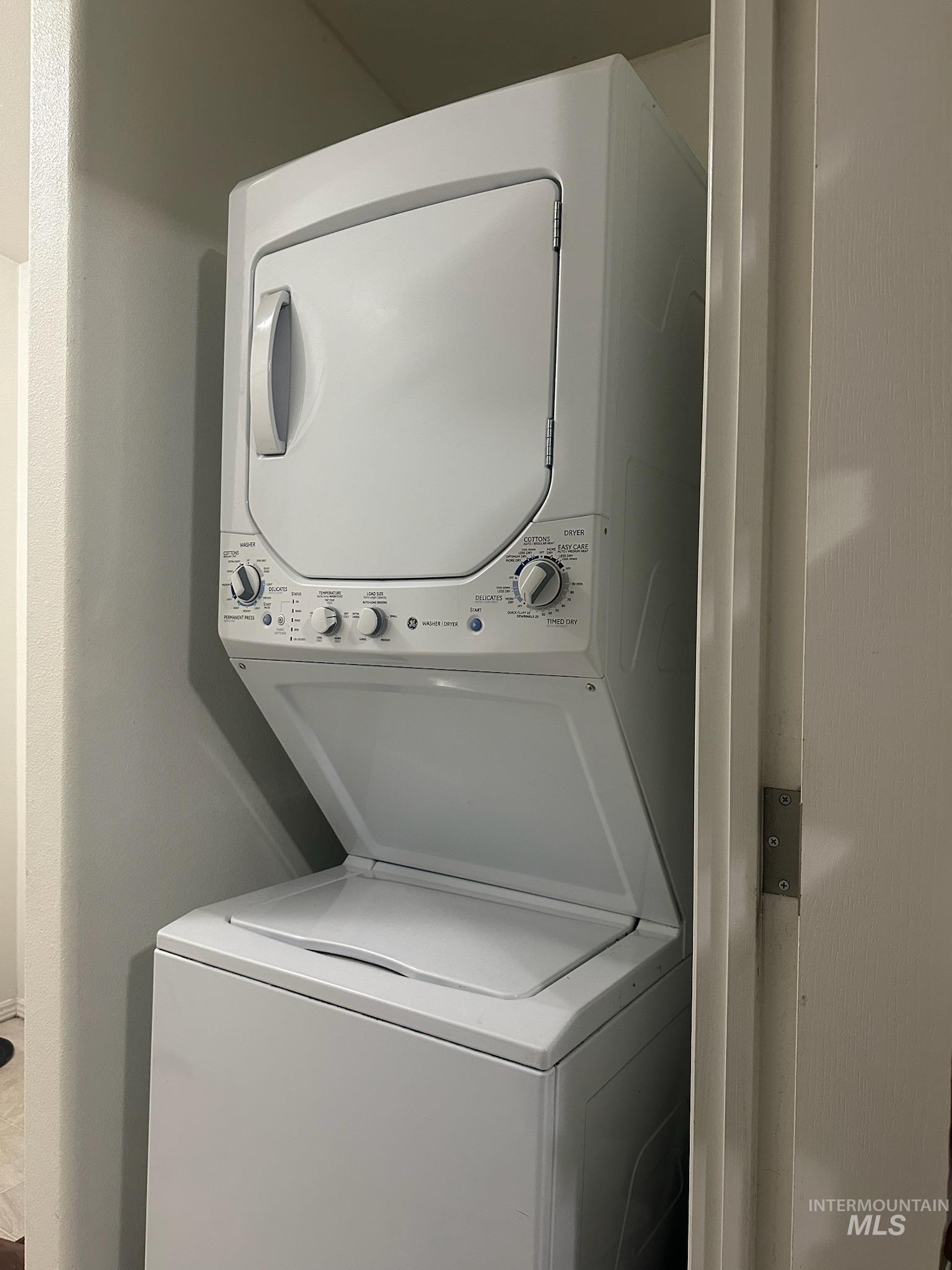 1171 North Sable Lane Boise, ID 83704 - Photo 9 of 19 Washroom featuring stacked washing machine and dryer