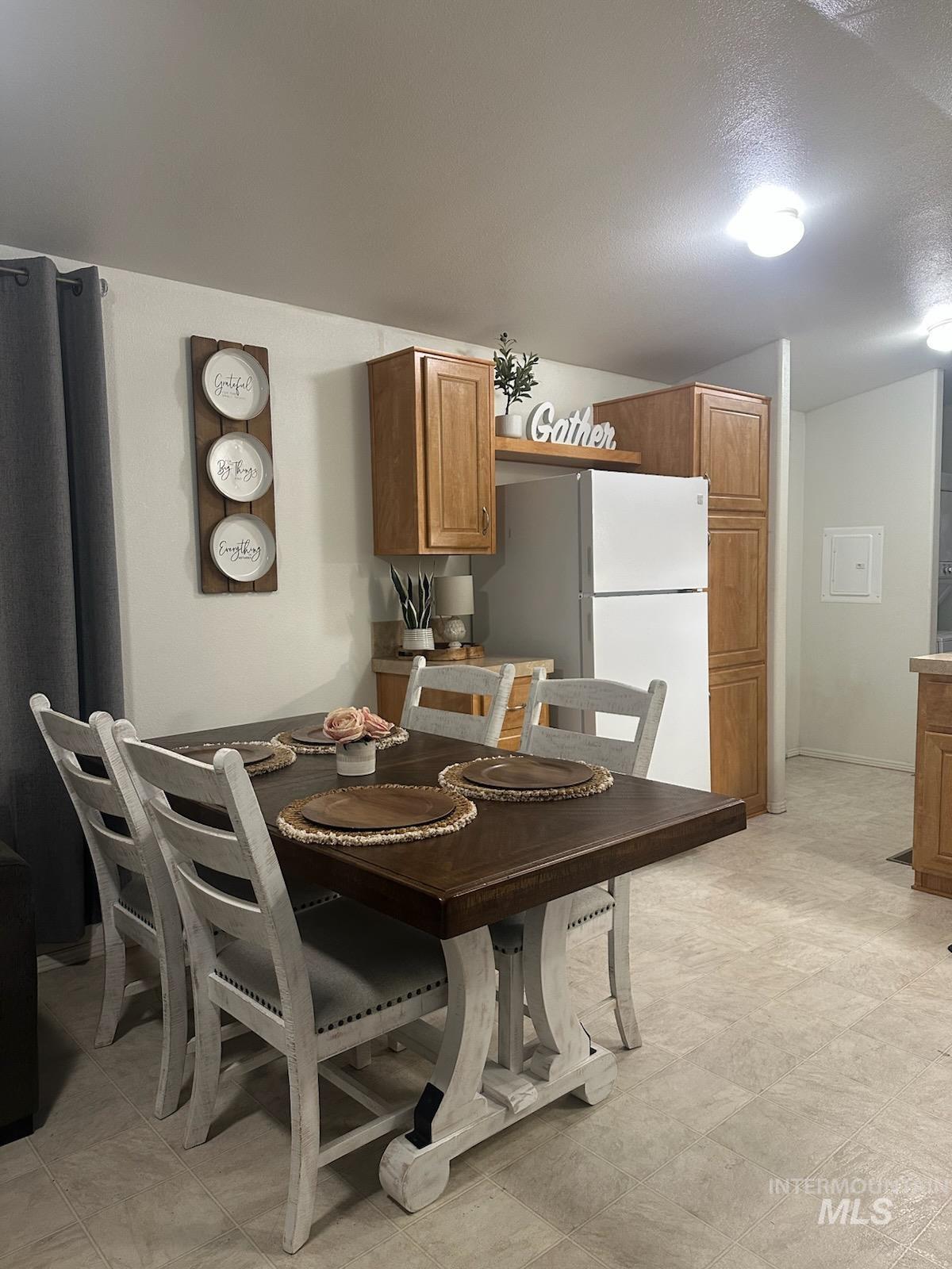 1171 North Sable Lane Boise, ID 83704 - Photo 10 of 19 Dining area with a textured ceiling