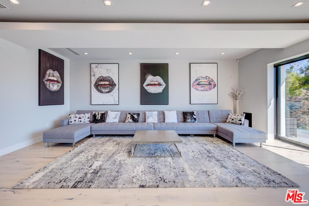 8401 Wyndham Road Los Angeles, CA 90046 - Photo 27 of 34 a living room with furniture and window