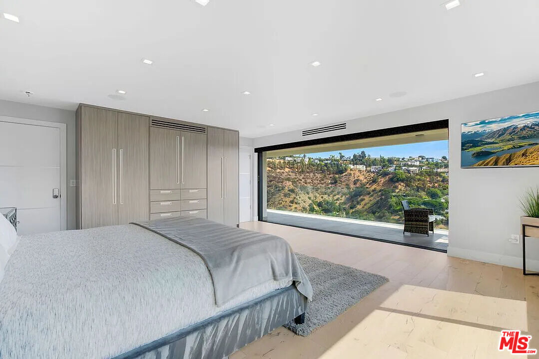 8401 Wyndham Road Los Angeles, CA 90046 - Photo 32 of 34 a bedroom with a large bed and a large window