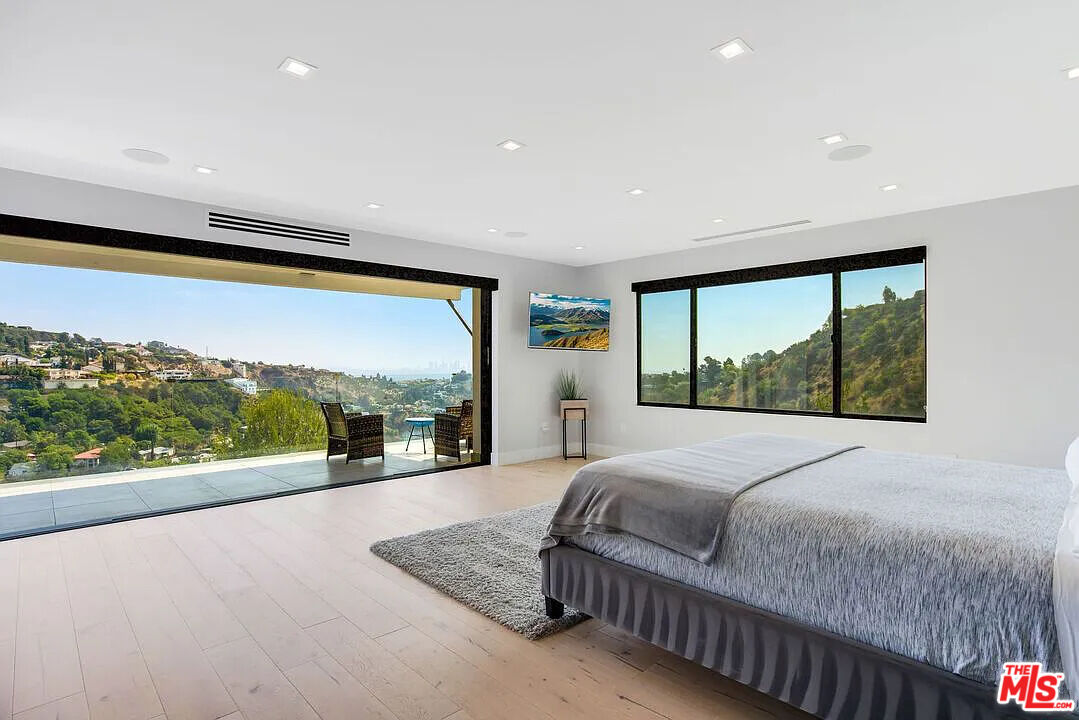 8401 Wyndham Road Los Angeles, CA 90046 - Photo 33 of 34 a bedroom with a large bed and a large window