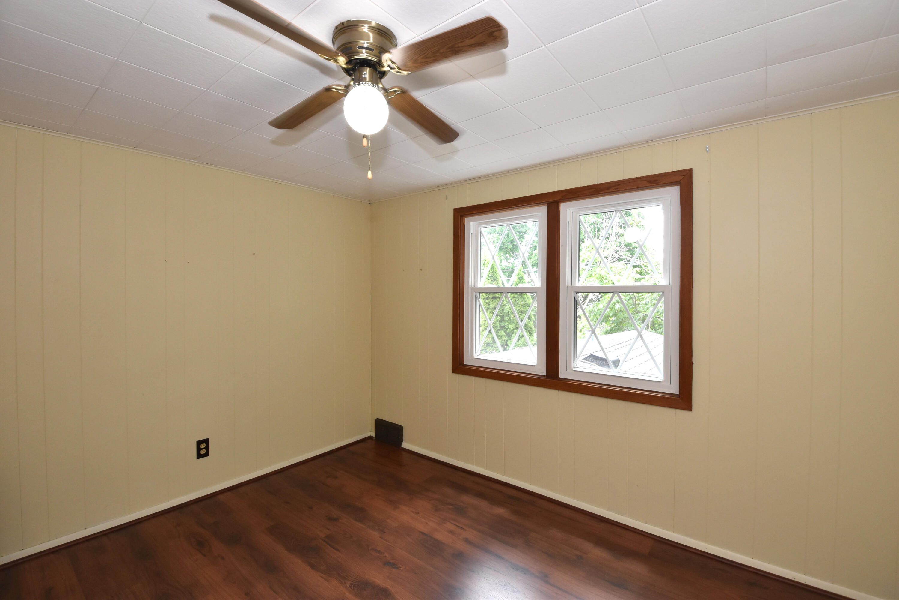 2205 Dwight Street Racine, WI 53403 - Photo 28 of 46 Bedroom 3