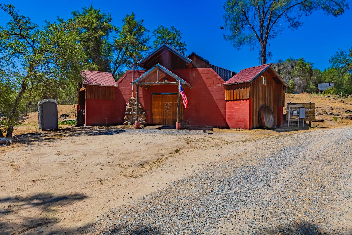 49610 House Ranch Road O'Neals, CA 93645 - Photo 4 of 19 Front of Ag Building