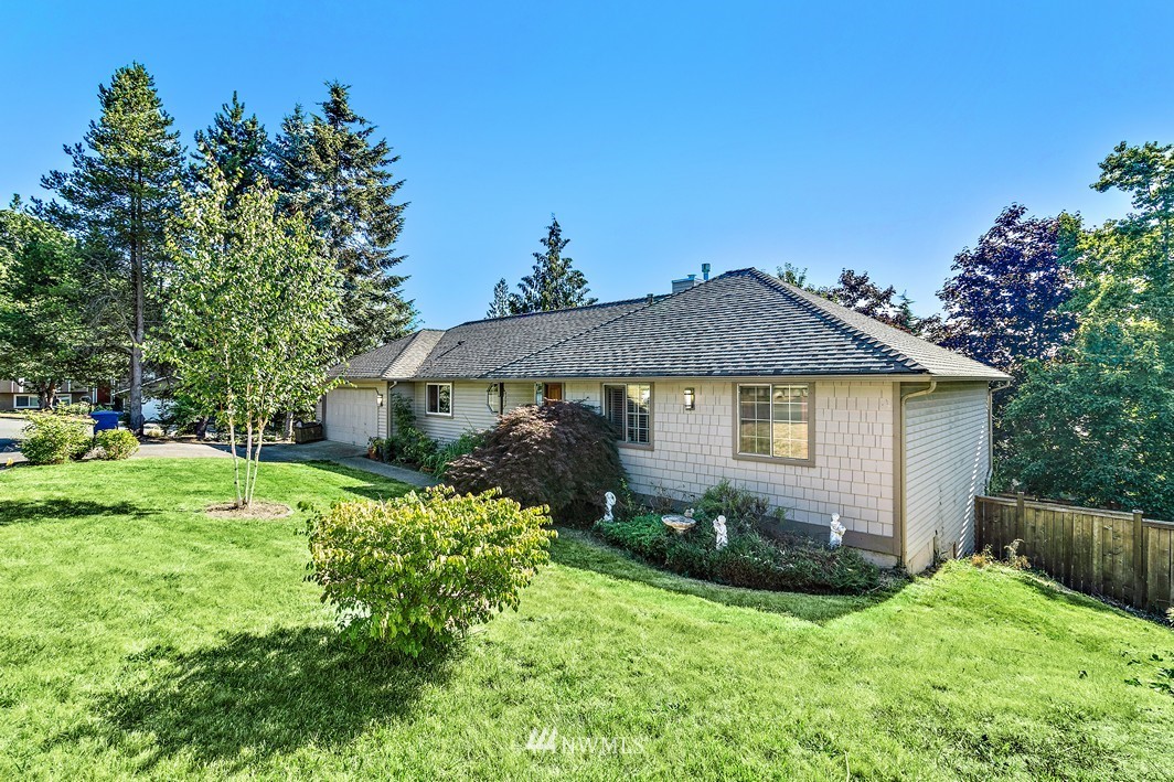 3013 Smithers Court South Renton, WA 98055 - Photo 2 of 23 Gallery Image 2