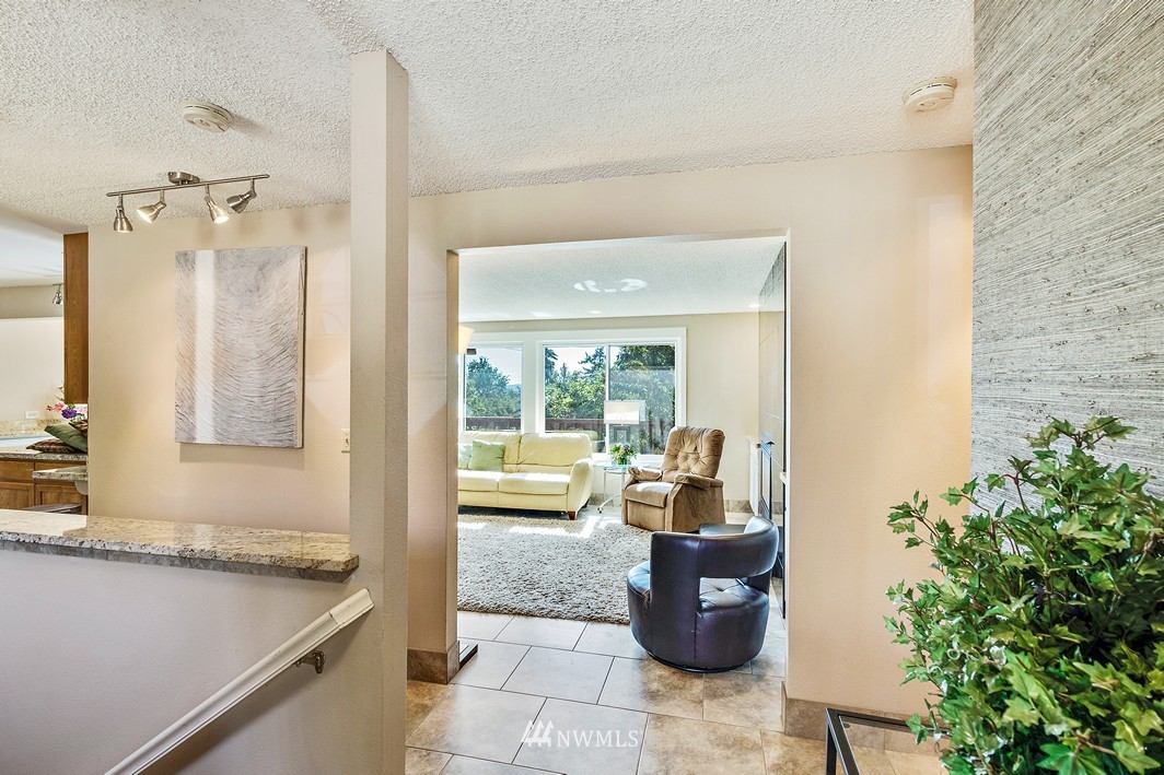 3013 Smithers Court South Renton, WA 98055 - Photo 4 of 23 Gallery Image 4