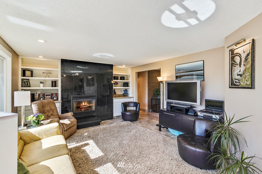 3013 Smithers Court South Renton, WA 98055 - Photo 7 of 23 Gallery Image 7