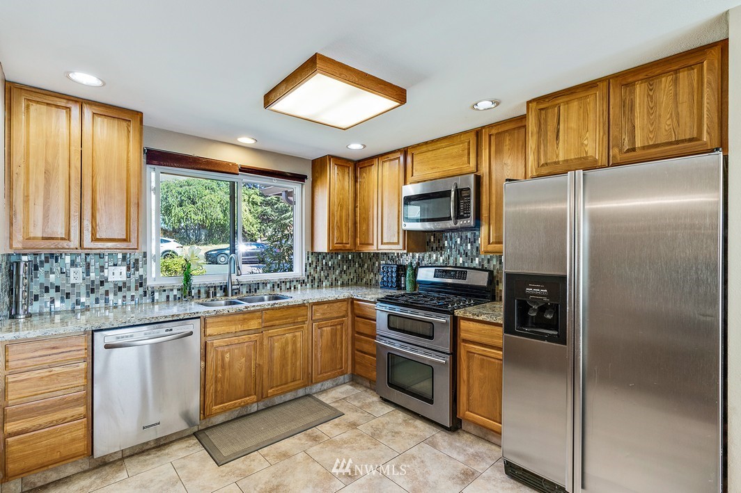 3013 Smithers Court South Renton, WA 98055 - Photo 8 of 23 Gallery Image 8